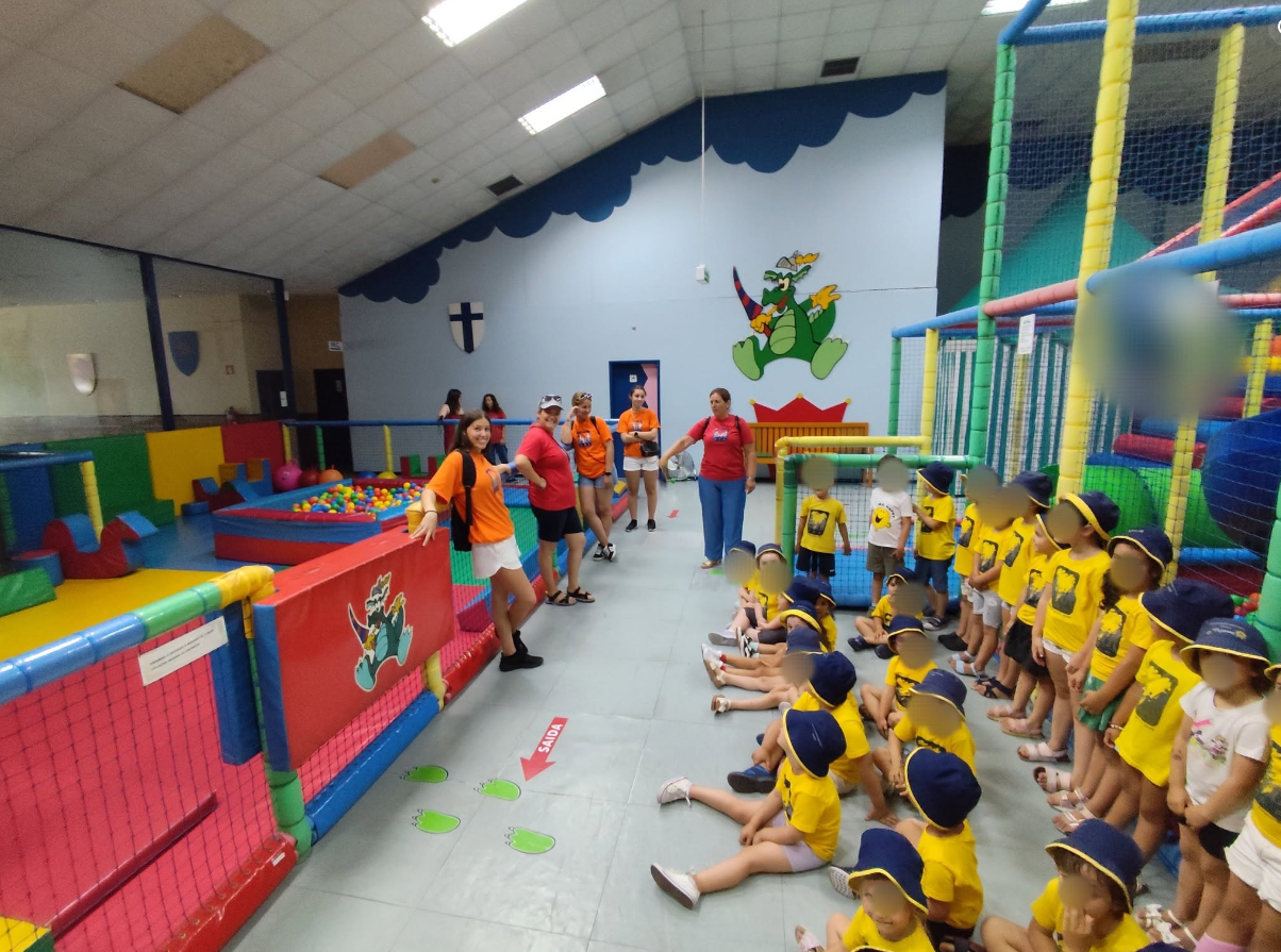Grupo em actividade no Camelot Park